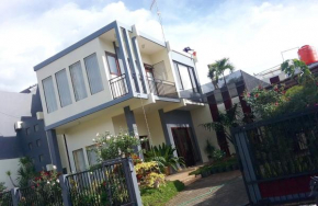 Гостиница Sudji's House  Batu